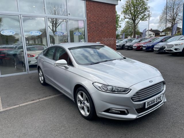 Ford 2.0 TDCi Titanium Hatchback 5dr Diesel Powershift Euro 6 (s/s) (180 ps)
